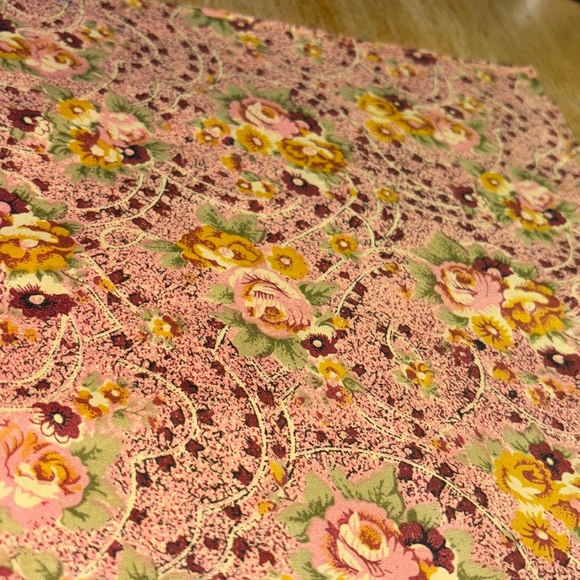 FLORAL TABLE RUNNER - Picture 2 of 4